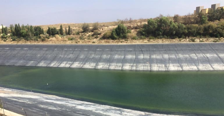 Balsa de agua de la Comunidad de Regantes Cuatro Vegas en Almería