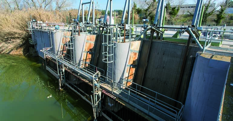 Estudio de la distribución de microplásticos en una estación de tratamiento de agua potable en Barcelona