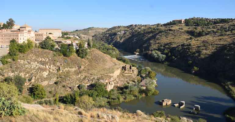 Río Tajo a su paso por Toledo