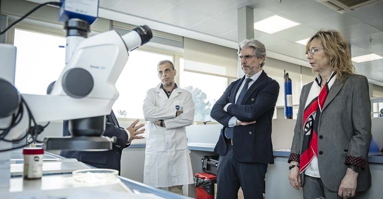 ltl-visita-industria-generalitat-premio-genomica-ambiental