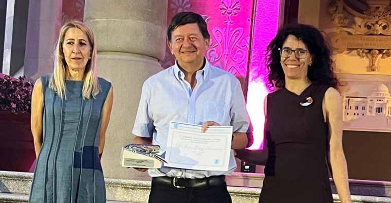 Jaime Gómez Hernández recibe el Premio Custodio y Llamas por su trayectoria profesional en hidrogeología