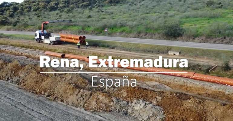 Video noticia: instalación de tubería y pozos de Molecor en el saneamiento de Rena