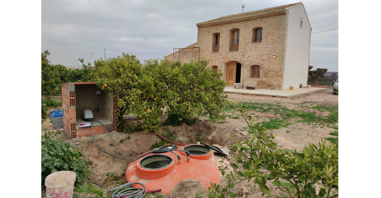 Planta depuradora de Remosa instalada en una casa rural en Valencia