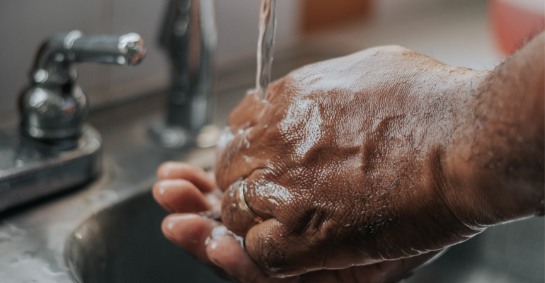 suez-lavado-manos-ritual-cotidiano-salva-vidas