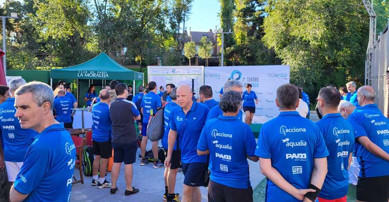 Ambiente inicial en el Primer Torneo de Pádel del Agua de Tecnoaqua