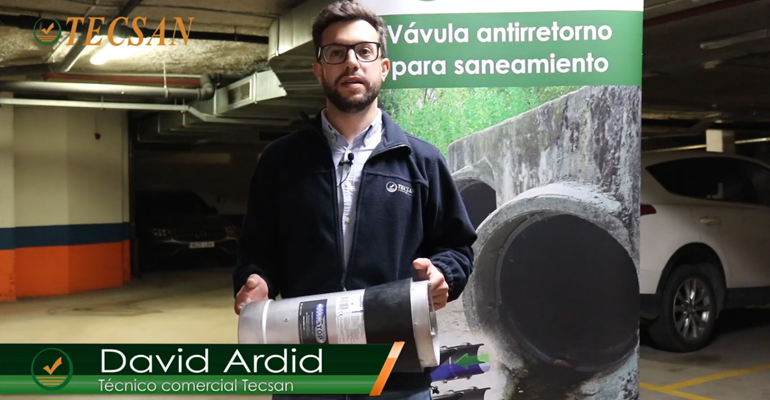 El técnico comercial de Tecsan, David Ardid, explica en un vídeo cómo se instala y mantiene la válvula WaStop de Grupo Mejoras